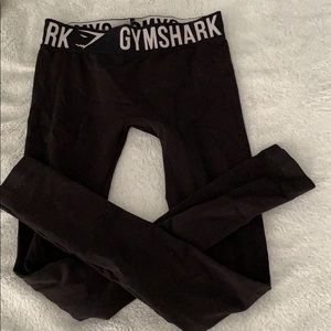Black gym shark leggings
